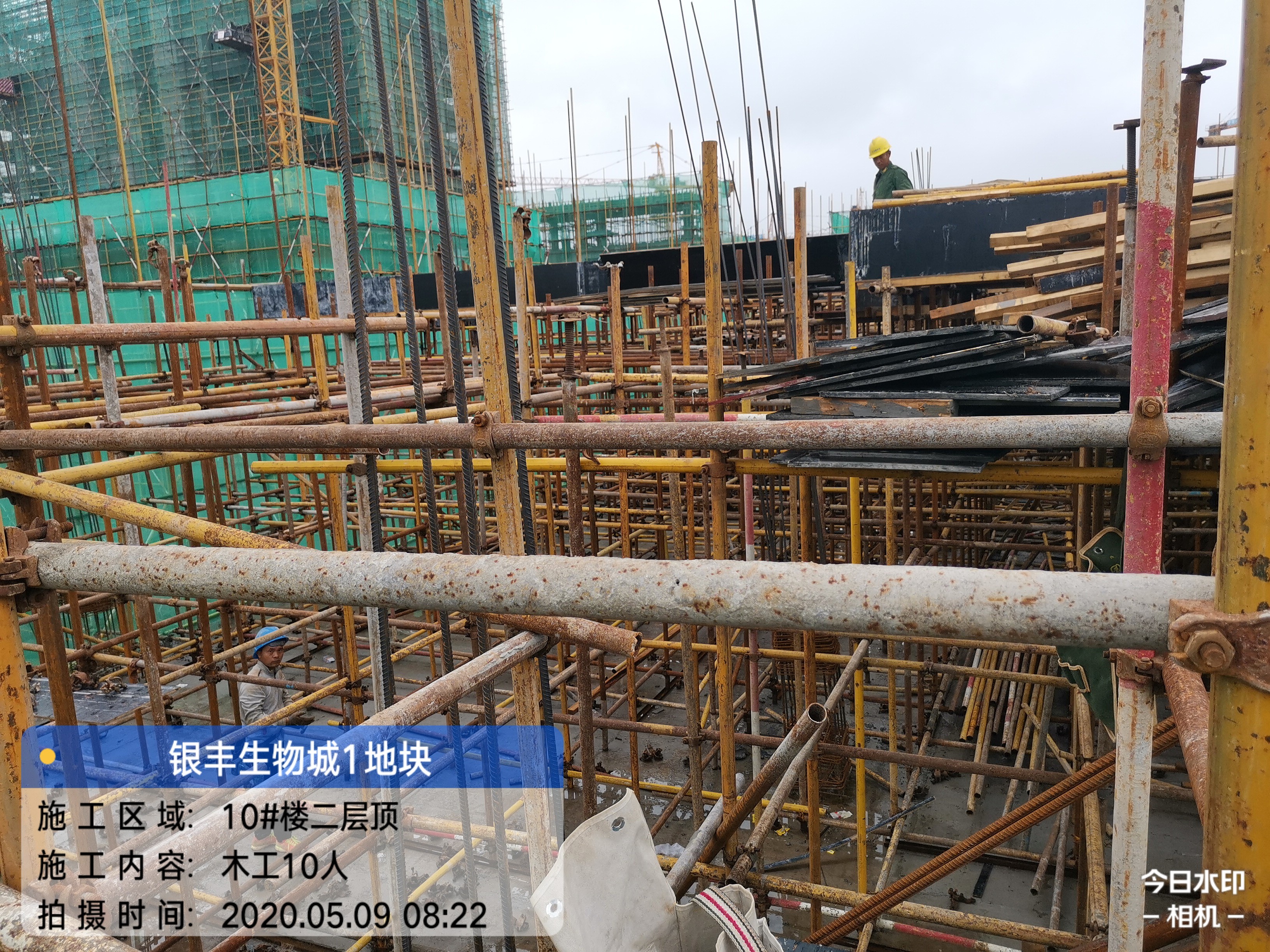 1589009380302027.jpg 1-10#樓二層頂板模板支設.jpg