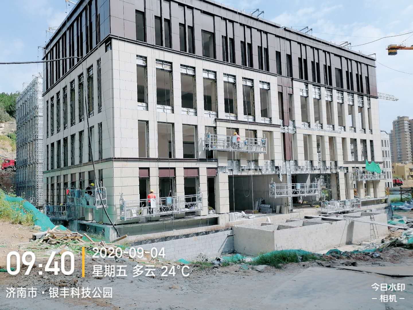 1599209402763066.jpg 5號(hào)樓西南立面幕墻石材施工.jpg